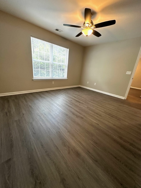 Building Photo - 896 Silvercrest Dr