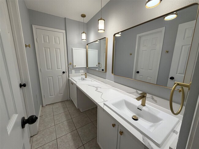 Building Photo - 7910 Sands Point Dr