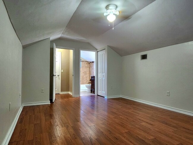 Building Photo - 4629 SW 57th Dr