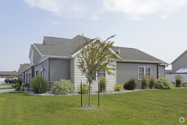 Hugo's Village Townhomes - Grand Forks, ND | Apartment Finder