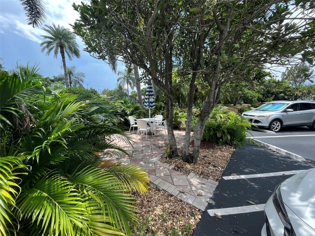 Building Photo - 1311 NE 18th St