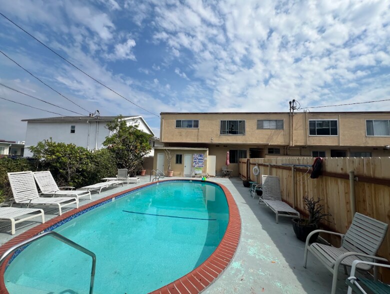 Building Photo - 2637 S Centinela Ave