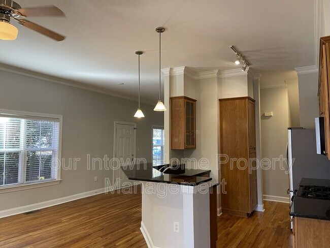 Building Photo - 239 Carlyle Park Dr