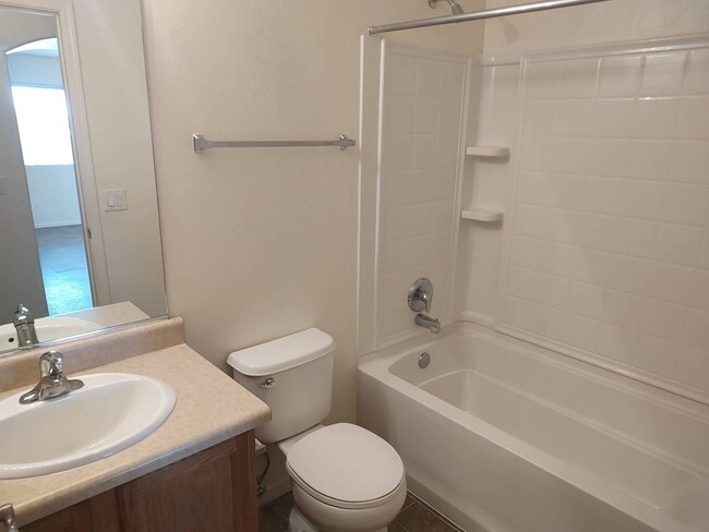 Building Photo - 3 Bedroom - 2 Bath - 2 Car Garage - Green Valley, AZ