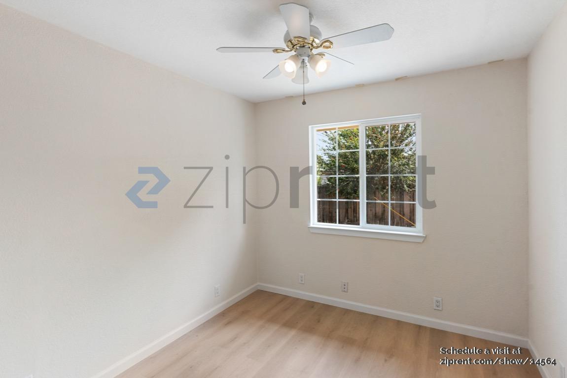Building Photo - Unit