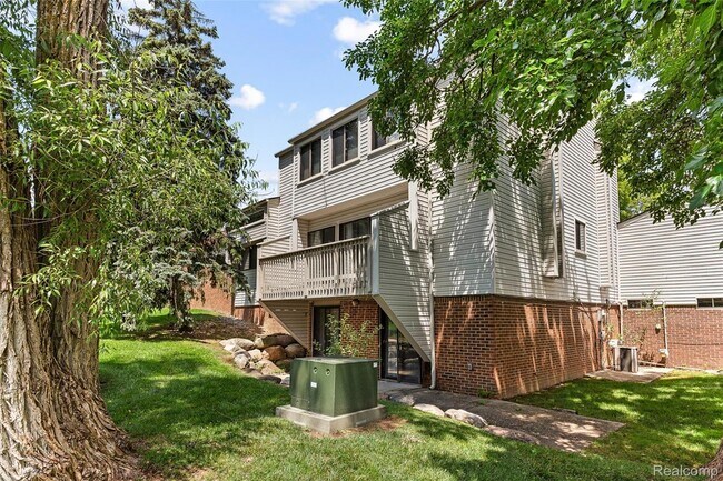 Building Photo - 5317 Fairway Ln