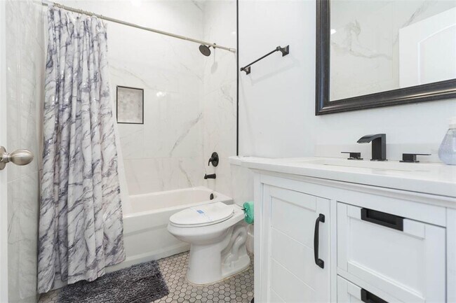 Building Photo - 2013 E Waters Ave