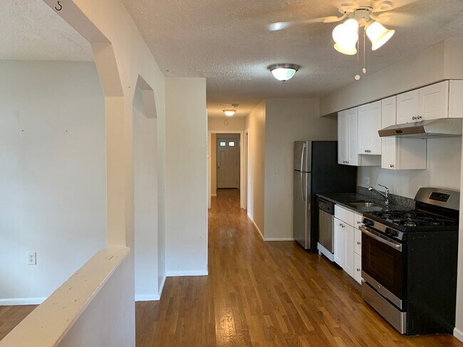 Building Photo - 50 Oliver St