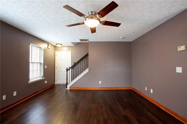 Building Photo - 312 Pieris Dr