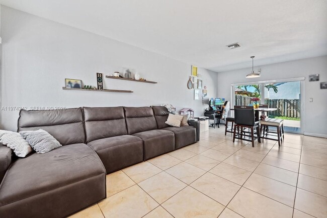 Building Photo - 930 SW 147th Ct