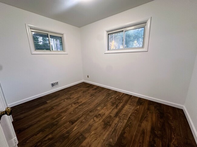 Building Photo - 17 Bridle Path