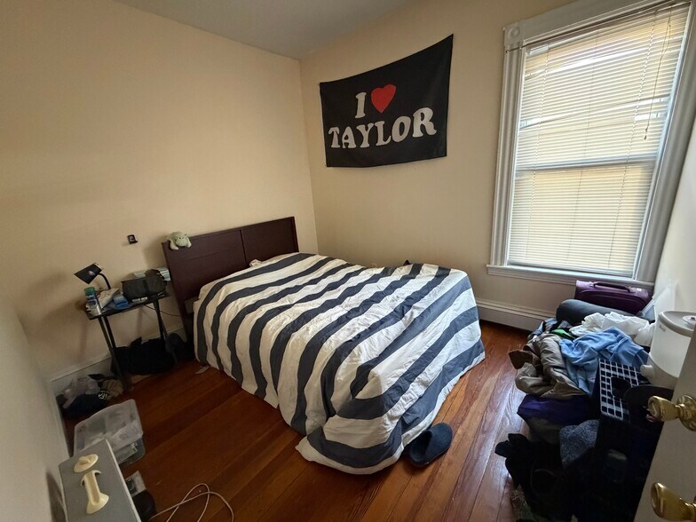 Building Photo - 68 Winchester St