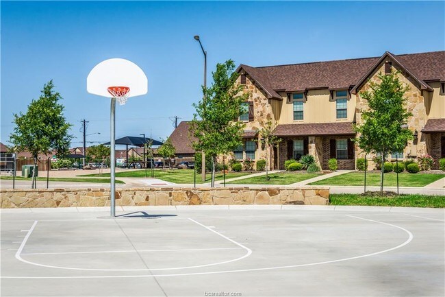 Building Photo - 119 Deacon Dr W