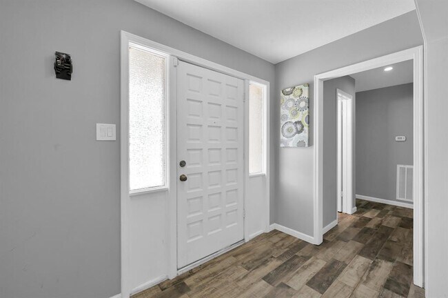 Building Photo - 5928 Sinclair Dr