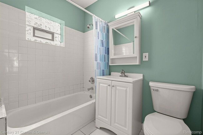 Building Photo - 1409 N Green St