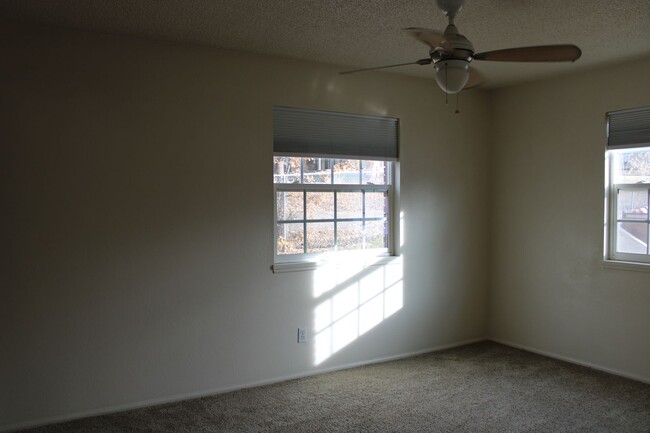 Building Photo - Bright 1st floor 2-bedroom condo at Arborwood