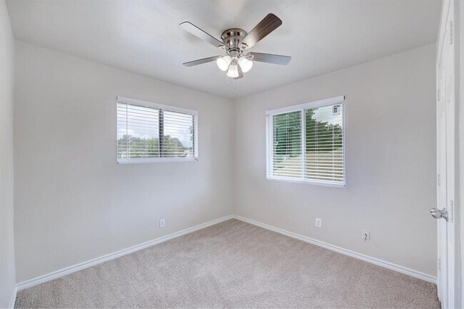 Building Photo - 200 Woodmont Dr