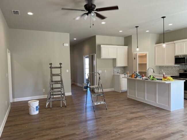 Building Photo - 412 Big Sky Loop