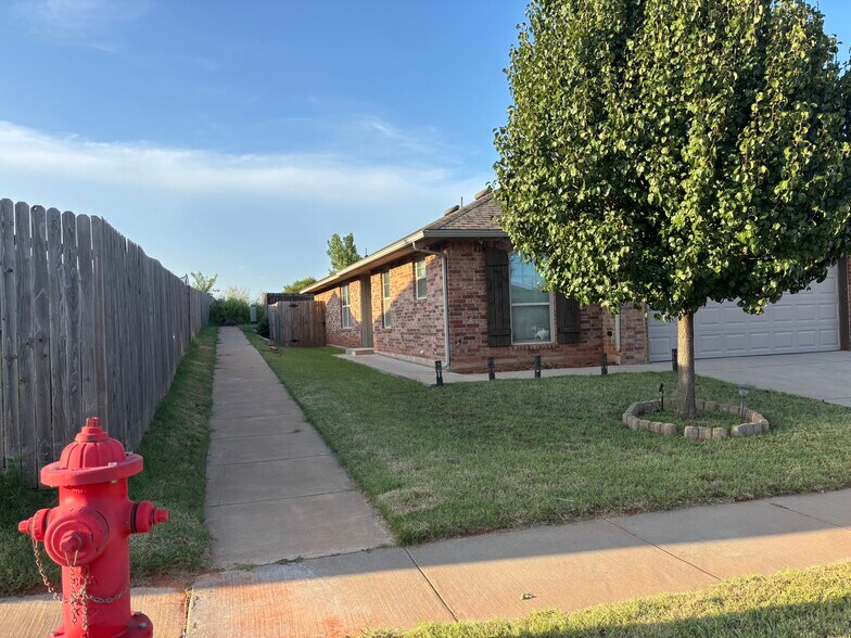 Building Photo - 9025 SW 46th St