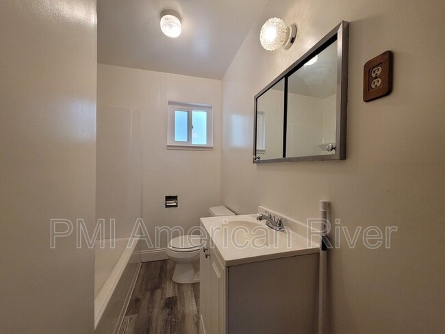 Building Photo - 625 Elizabeth St