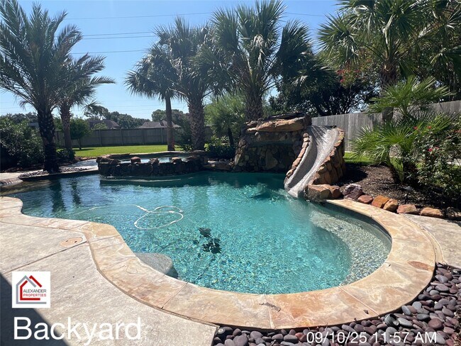 Building Photo - 903 Sugarfield Ct