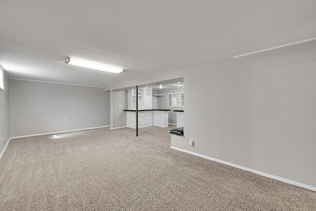 Building Photo - $2,675 - 4 Bed, 2 Bath Home in Aurora with...