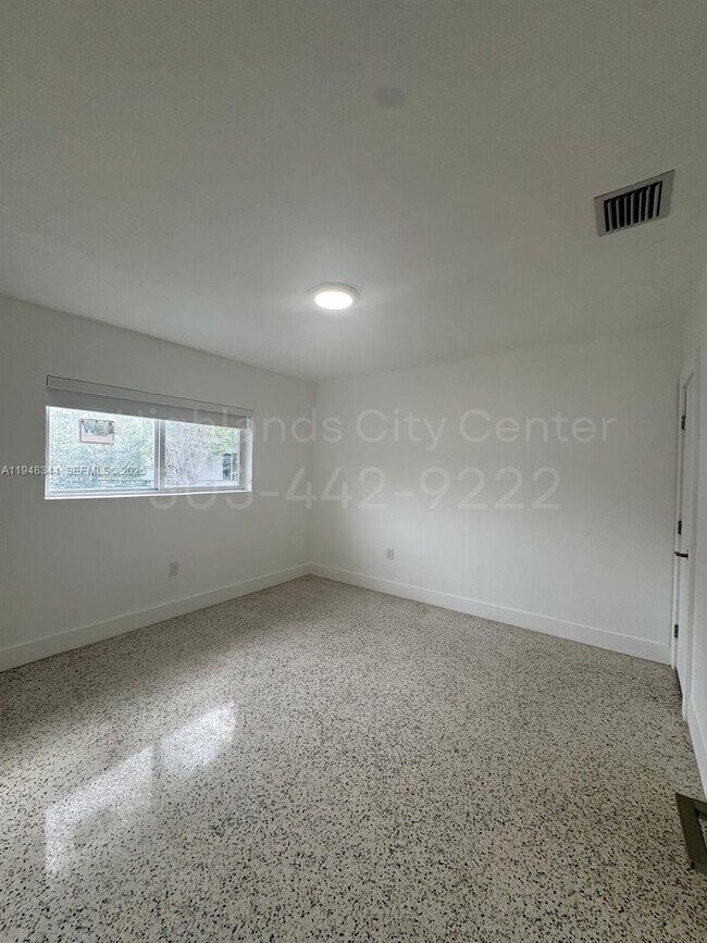 Building Photo - 1230 NW 8th Ct