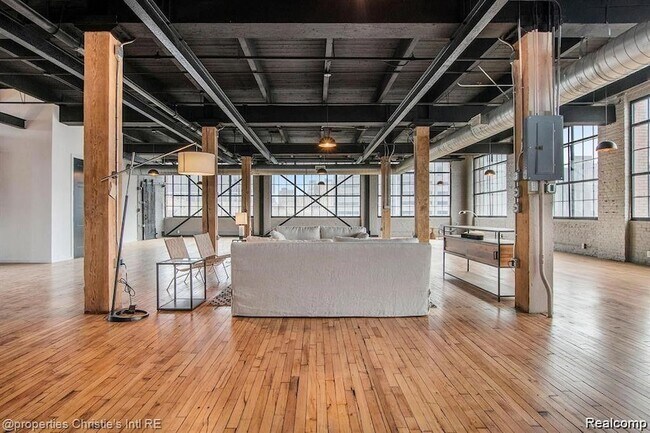 Building Photo - 1535 Sixth St