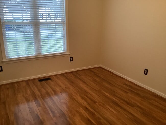 Building Photo - 3 bedroom Home Chesterfield-Ashbrook Subdivision