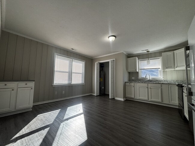 Building Photo - 516 Olivia Ln