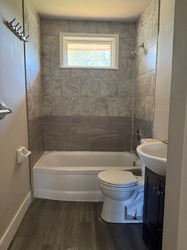 Building Photo - Remodeled Madison Brick Duplex!! 2/1 Large...