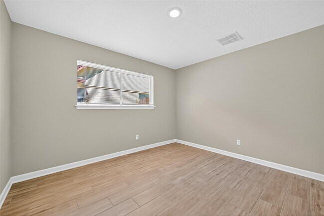 Building Photo - 5054 Pine Cliff Dr