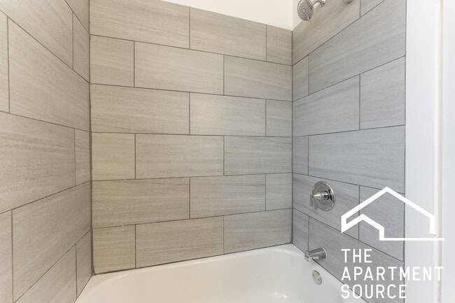 Building Photo - 4826.5 W Addison St