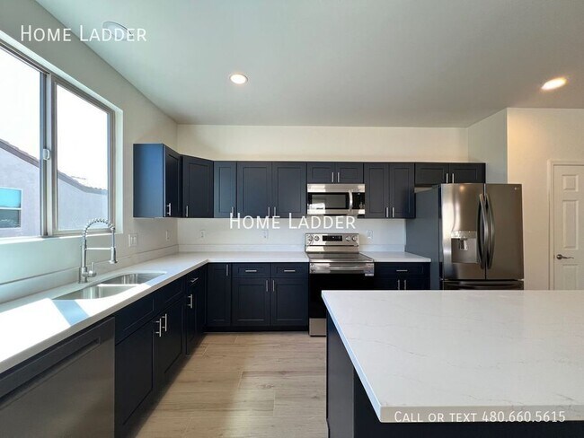 Building Photo - 1536 E Elegante Dr