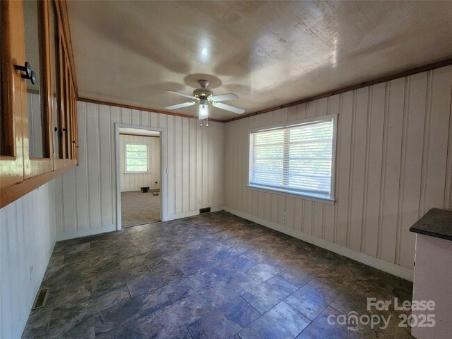 Building Photo - 7604 Shady Ln