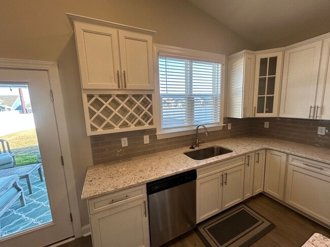 Building Photo - 585 Oyster Dr