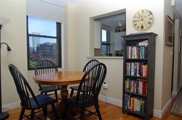 Building Photo - 4 Charlesgate E