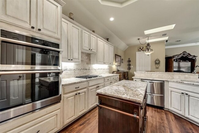 Building Photo - 3802 Frio Way