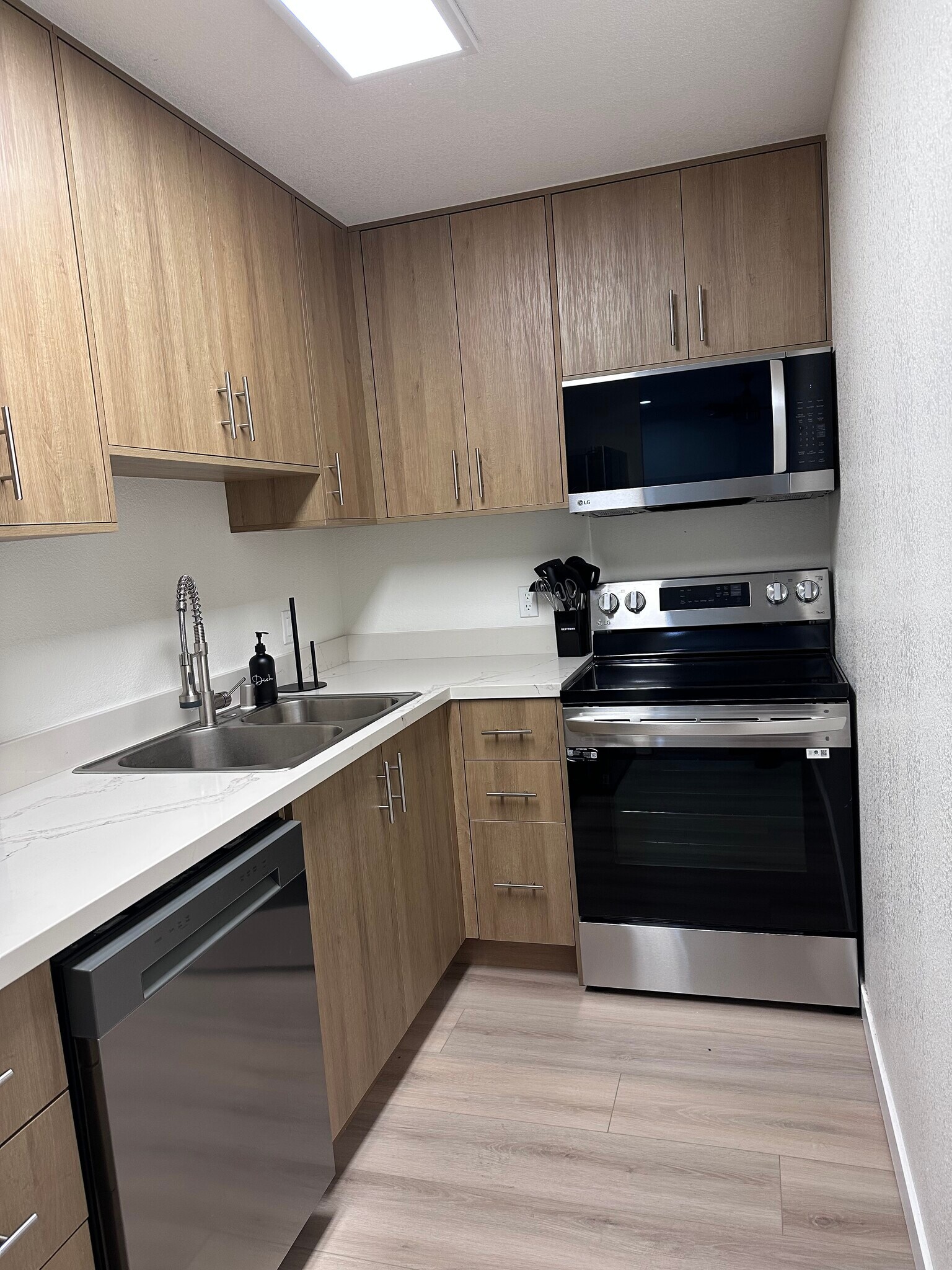 Building Photo - 2875 N Los Felices Rd
