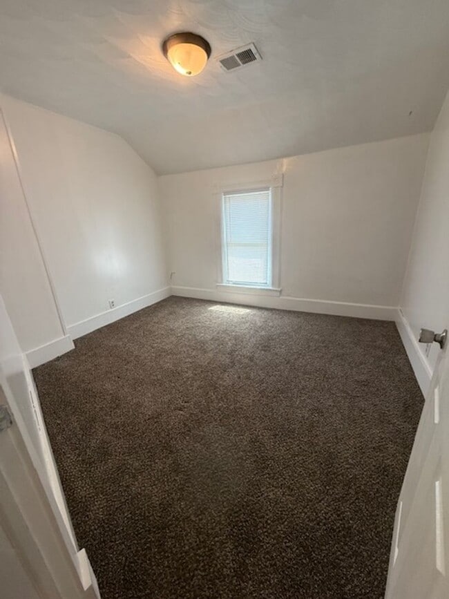 Building Photo - 3 Bedroom / 2 Bathroom House in Peoria