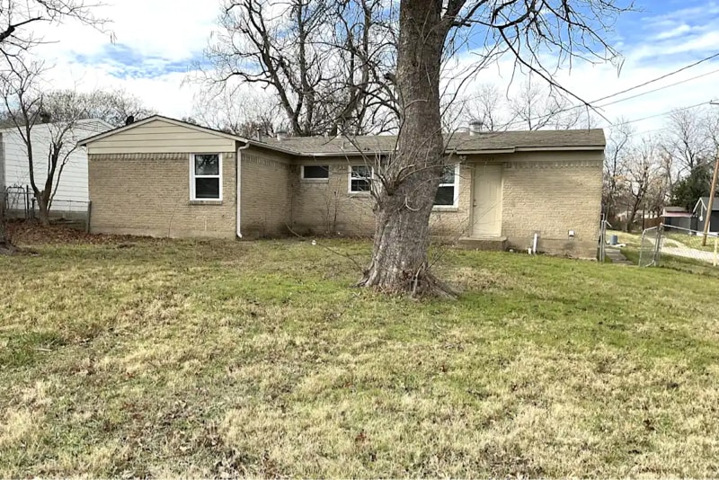 Building Photo - 3004 Albany Dr