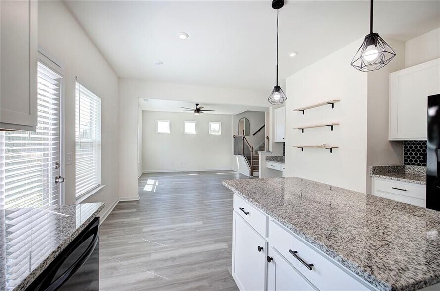 Building Photo - 10 Eagle Dr