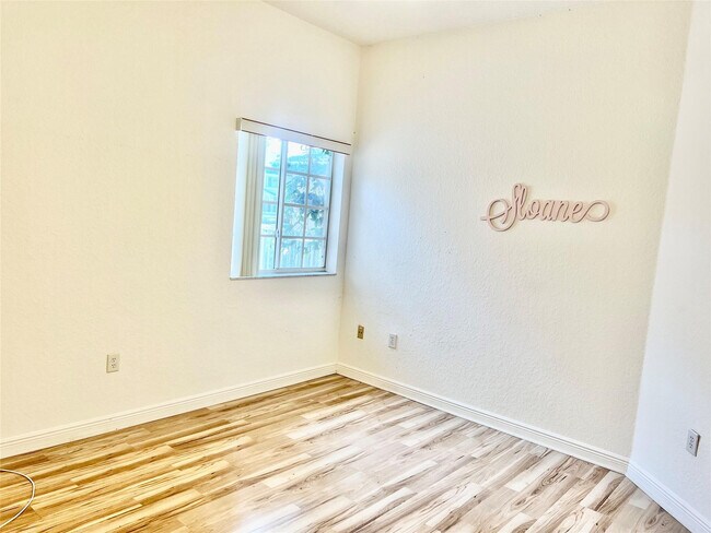 Building Photo - 7932 Exeter Cir W