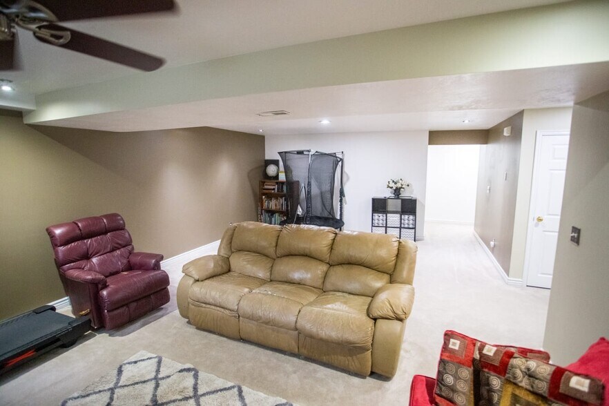 Building Photo - 1599 S Main St