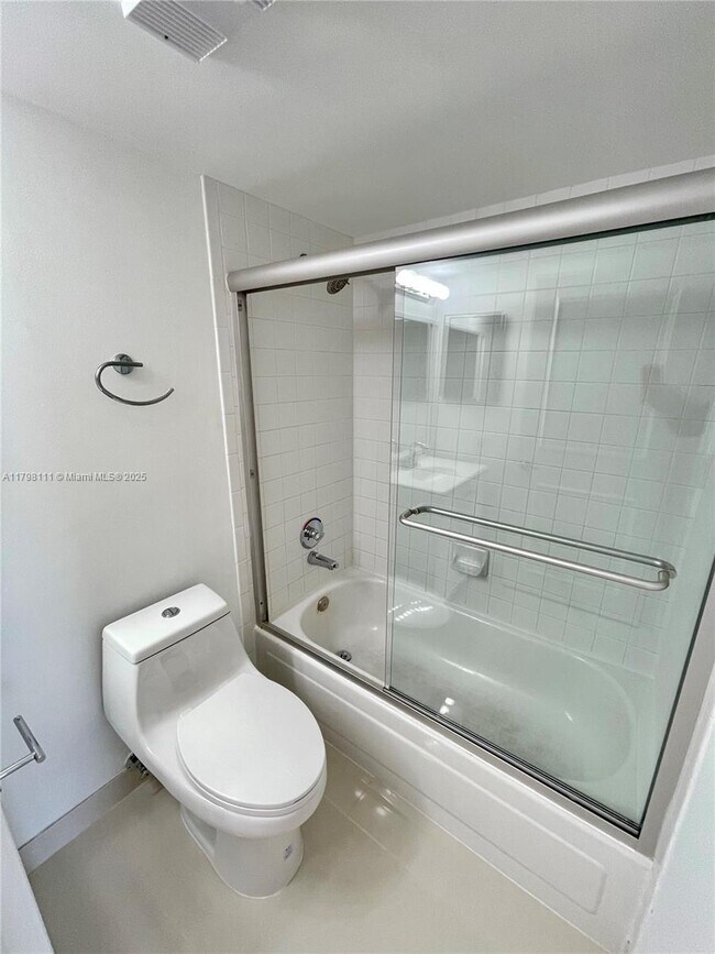 Building Photo - 540 Brickell Key Dr