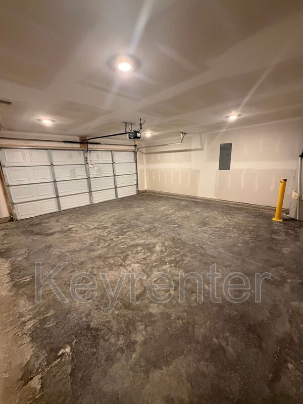 Building Photo - 7033 Randleman Dr