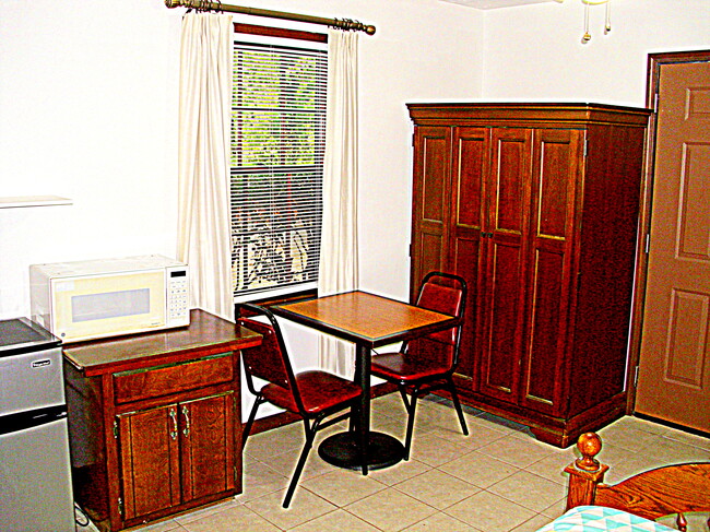 dinette area - 2177 Kings Mountain Dr NE