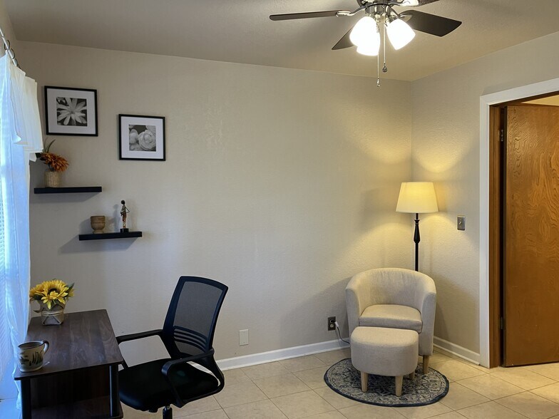 Bedroom 2 sitting corner - 1916 Nighthawk Dr