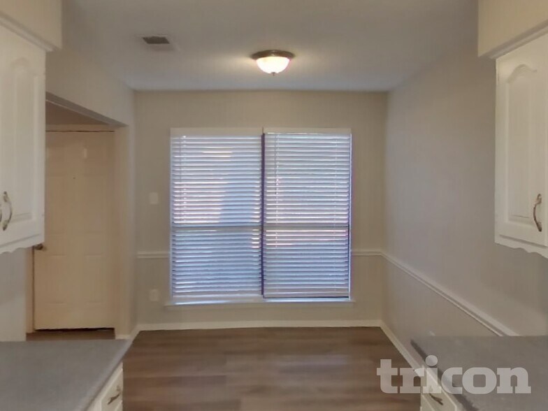 Building Photo - 3225 Hastings St