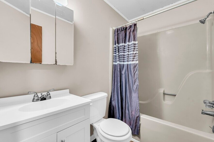 Building Photo - 155 W Thomas Dr